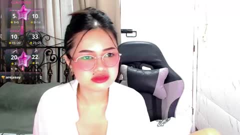 Snapshot of sweet_sirenxx chatting on 12.19.25 Leah online show from 12.19.25