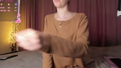 Snapshot of sweet_sonechka chatting on 12.08.24 sweet_sonechka online show from 12.08.24