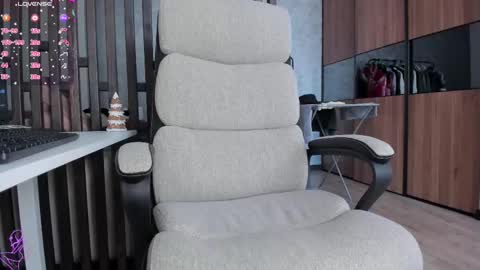 Snapshot of sweet_sonechka chatting on 02.18.25 sweet_sonechka online show from 02.18.25