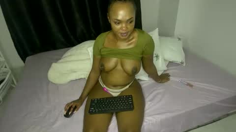 Snapshot of sweet_spoon chatting on 01.05.26 Nina online show from 01.05.26