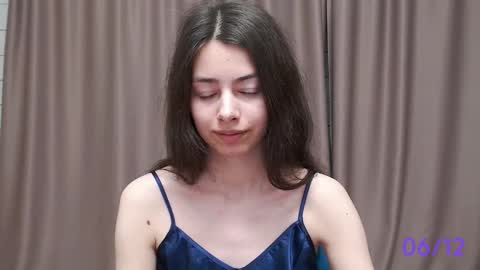 Snapshot of sweet_sweet_angel chatting on 12.06.24 Angel online show from 12.06.24
