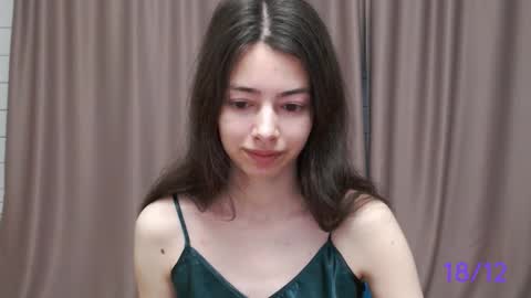 Snapshot of sweet_sweet_angel chatting on 12.18.24 Angel online show from 12.18.24