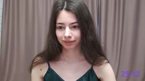 Snapshot of sweet_sweet_angel chatting on 12.25.24 Angel online show from 12.25.24