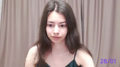 Snapshot of sweet_sweet_angel chatting on 01.28.25 Angel online show from 01.28.25