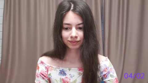Snapshot of sweet_sweet_angel chatting on 02.04.25 Angel online show from 02.04.25