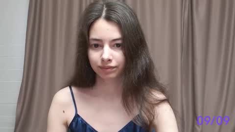Snapshot of sweet_sweet_angel chatting on 09.09.25 Angel online show from 09.09.25