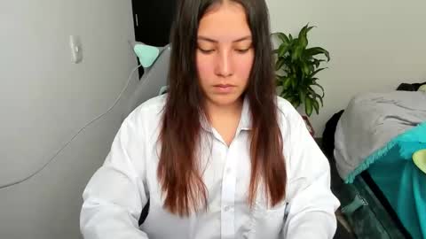 Snapshot of sweet_t33m chatting on 02.09.25 online show from 02.09.25