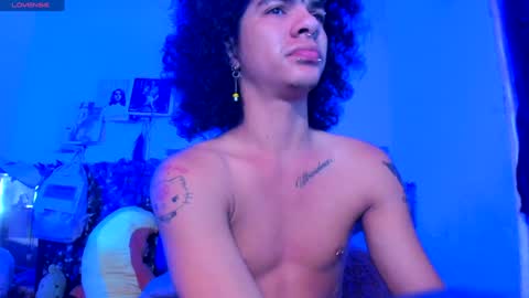 Snapshot of sweet_vond chatting on 12.03.24 Steven independent model online show from 12.03.24