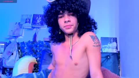 Snapshot of sweet_vond chatting on 12.12.24 Steven independent model online show from 12.12.24