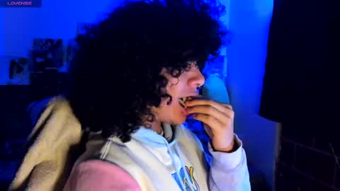 Snapshot of sweet_vond chatting on 03.08.25 Steven independent model online show from 03.08.25