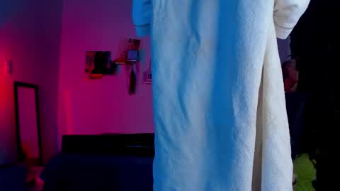 Snapshot of sweet_vond chatting on 10.10.25 Steven independent model online show from 10.10.25