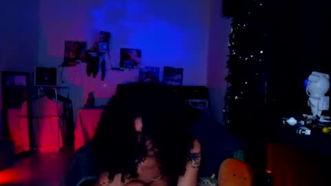 Snapshot of sweet_vond chatting on 11.08.25 Steven independent model online show from 11.08.25