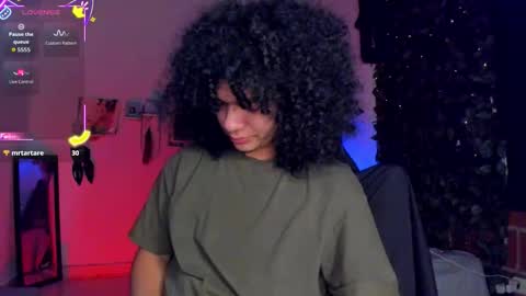 Snapshot of sweet_vond chatting on 12.03.25 Steven independent model online show from 12.03.25