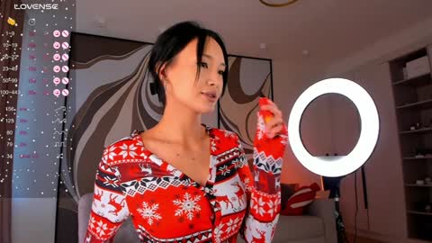 Snapshot of sweet_yasu chatting on 12.25.24 Yasu online show from 12.25.24