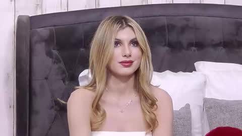 Anisia online show from 10.17.25