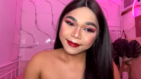 Snapshot of sweetasian_leith20 chatting on 11.08.25 Leith Madrigal online show from 11.08.25