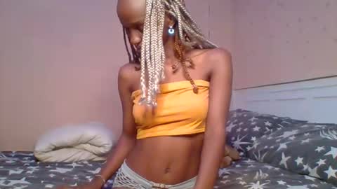 Snapshot of sweetberry30 chatting on 10.25.25 sweetberry30 online show from 10.25.25