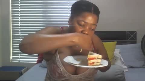 Snapshot of sweetberrybliss chatting on 09.11.25 sweetberrybliss online show from 09.11.25