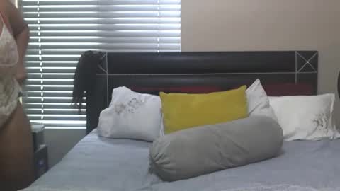 Snapshot of sweetberrybliss chatting on 11.08.25 sweetberrybliss online show from 11.08.25