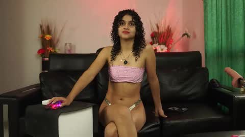 Salom independent model online show from 11.19.25