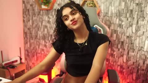 Salom independent model online show from 04.13.26