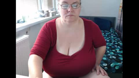 Snapshot of sweetboobs85h chatting on 06.08.26 Sweetboobs85h online show from 06.08.26