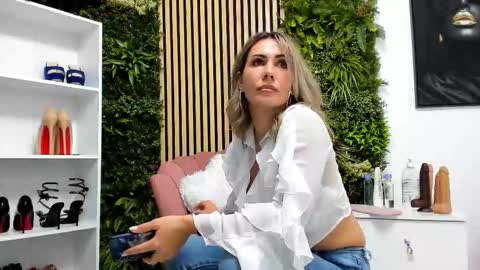 Snapshot of sweetcherry30_ chatting on 09.17.25 Cherry online show from 09.17.25