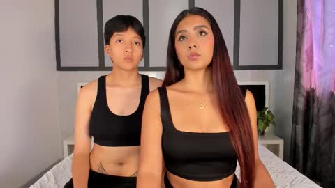 Snapshot of sweetcoupple chatting on 11.10.25 Eva Short hair girl - Victoria Long red hair online show from 11.10.25