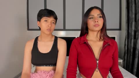 Snapshot of sweetcoupple chatting on 11.27.25 Eva Short hair girl - Victoria Long red hair online show from 11.27.25