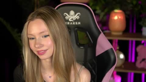 Snapshot of sweetdaisy_me chatting on 02.14.26 Lina online show from 02.14.26