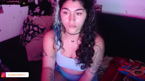 Abril online show from 11.28.25