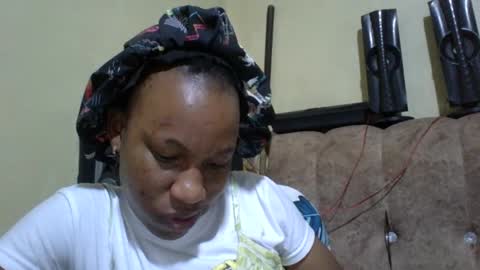 Snapshot of sweetdiva2012 chatting on 10.12.25 sweetdiva2012 online show from 10.12.25