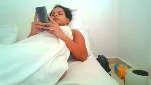 Snapshot of sweetdoll6 chatting on 12.01.25 Sweet Doll online show from 12.01.25