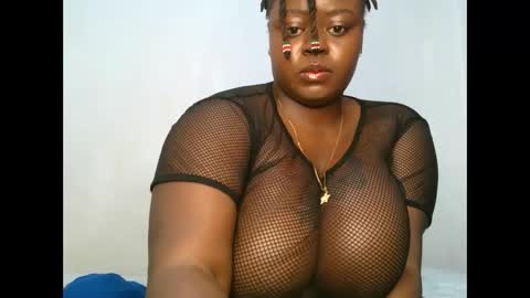 Snapshot of sweetest_snack chatting on 11.25.25 sweetest_snack online show from 11.25.25