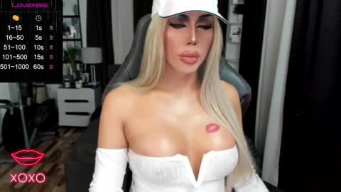 Snapshot of sweetestcandice08 chatting on 12.11.24 CANDACE online show from 12.11.24