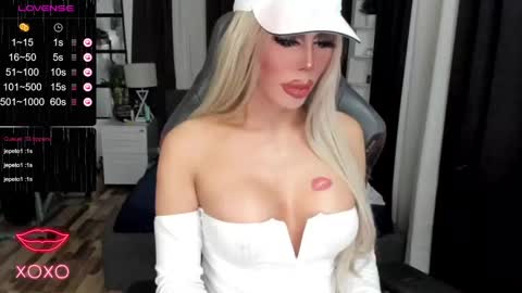 Snapshot of sweetestcandice08 chatting on 12.23.24 CANDACE online show from 12.23.24