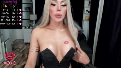 Snapshot of sweetestcandice08 chatting on 10.02.25 CANDACE online show from 10.02.25