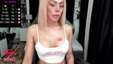 Snapshot of sweetestcandice08 chatting on 10.21.25 CANDACE online show from 10.21.25