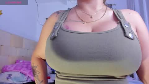 Snapshot of sweetfabianaxl chatting on 01.10.26 Fabiana online show from 01.10.26