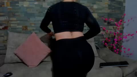 Snapshot of sweetfantasyy69 chatting on 11.12.25 sweef online show from 11.12.25