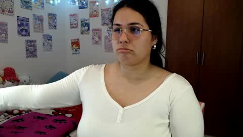 Snapshot of sweetgirlbunny19 chatting on 06.10.26 Iss online show from 06.10.26