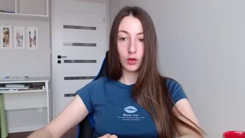 Snapshot of sweetheart_77 chatting on 06.25.26 Emma online show from 06.25.26
