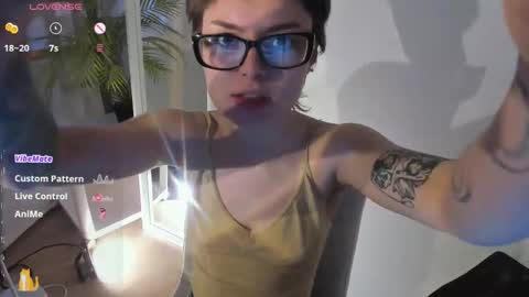 Snapshot of sweetheart_flower chatting on 02.14.25 Kira online show from 02.14.25