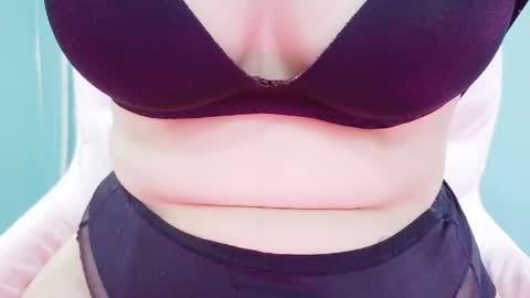 Snapshot of sweetie_bae99 chatting on 05.18.26 sweetie_bae99 online show from 05.18.26
