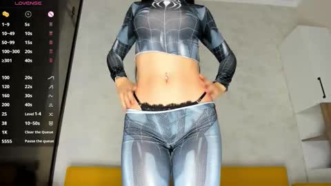 sweetie_peach_ online show from 10.31.25