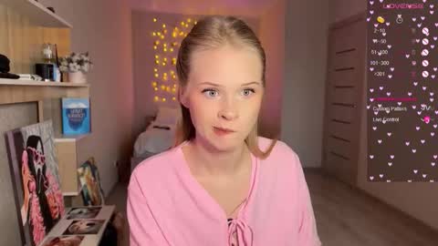 Snapshot of sweetielis chatting on 12.22.25 sweetie Lisa3 online show from 12.22.25