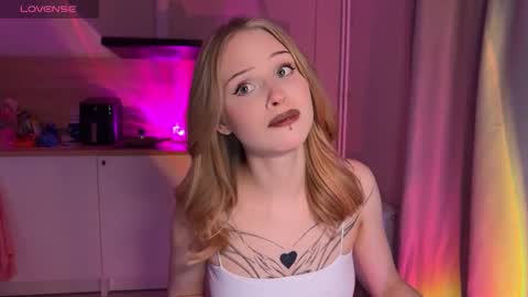 Snapshot of sweetielis chatting on 03.27.26 sweetie Lisa3 online show from 03.27.26