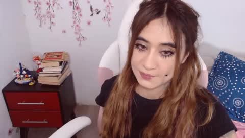 Snapshot of sweetkatik chatting on 09.19.25 karen online show from 09.19.25