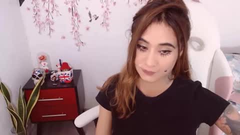 Snapshot of sweetkatik chatting on 10.25.25 karen online show from 10.25.25