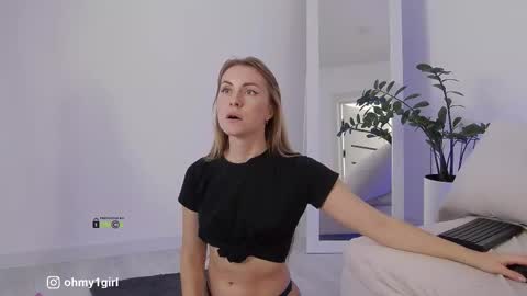 Snapshot of sweetkira1 chatting on 11.14.25 SweetKira1 online show from 11.14.25